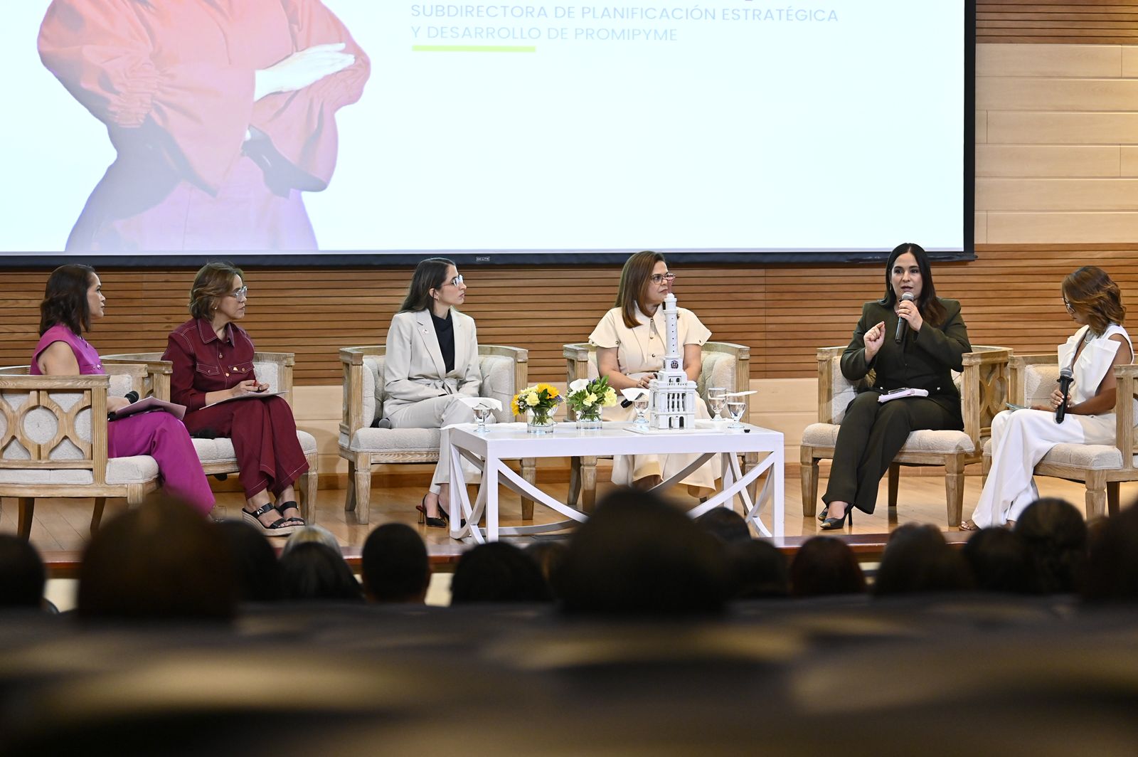Promipyme participa en Foro con motivo Día Internacional Mujer